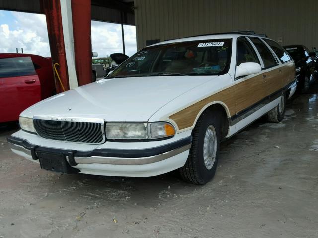 1G4BR82P1SR411859 - 1995 BUICK ROADMASTER WHITE photo 2