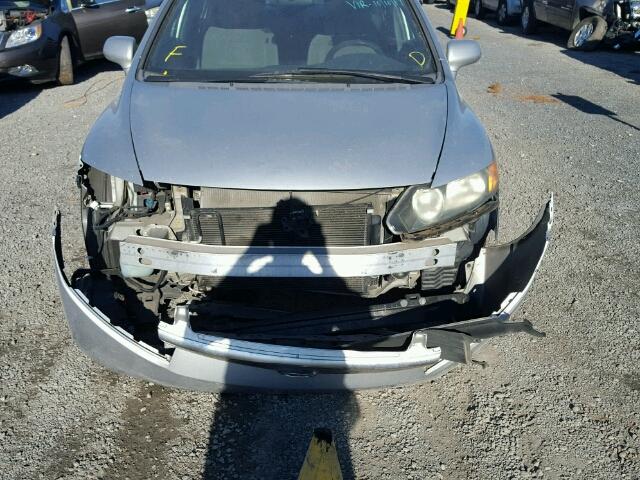 1HGFA16566L030838 - 2006 HONDA CIVIC LX SILVER photo 9