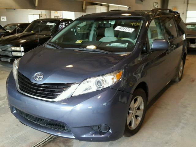 5TDKK3DC0ES459221 - 2014 TOYOTA SIENNA LE BLUE photo 2