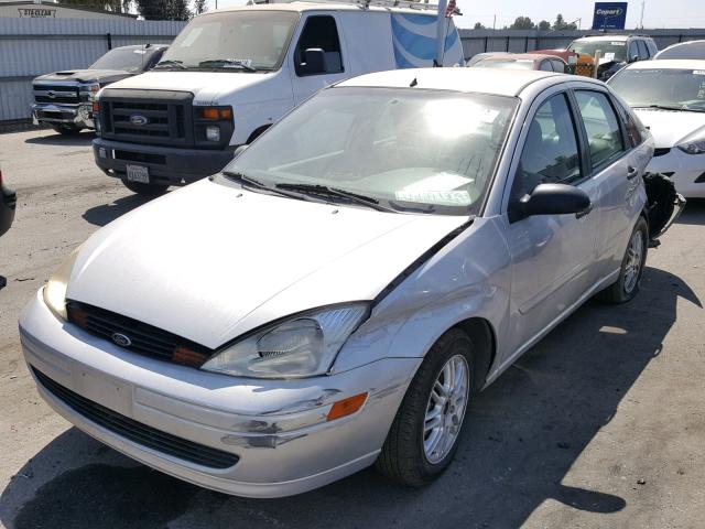 1FAHP3833YW411065 - 2000 FORD FOCUS ZTS SILVER photo 2