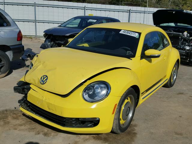 3VWJP7AT2CM624592 - 2012 VOLKSWAGEN BEETLE YELLOW photo 2