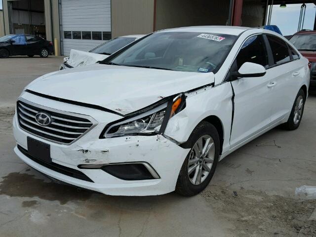 5NPE24AF2HH573720 - 2017 HYUNDAI SONATA SE WHITE photo 2