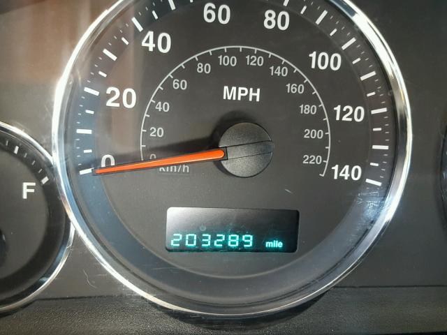 1J8HG58NX6C365782 - 2006 JEEP COMMANDER SILVER photo 8