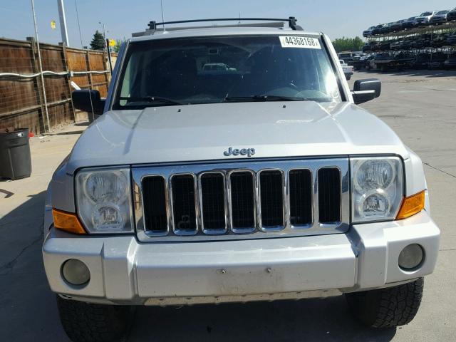 1J8HG58NX6C365782 - 2006 JEEP COMMANDER SILVER photo 9