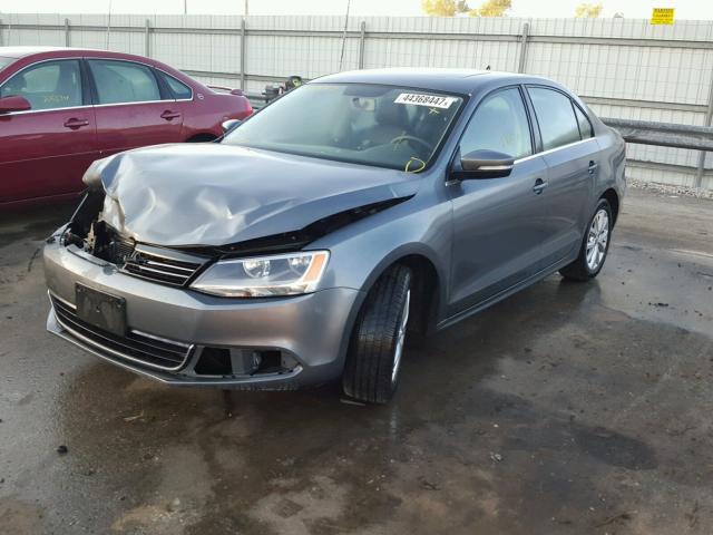 3VWDP7AJ7DM449625 - 2013 VOLKSWAGEN JETTA SE GRAY photo 2