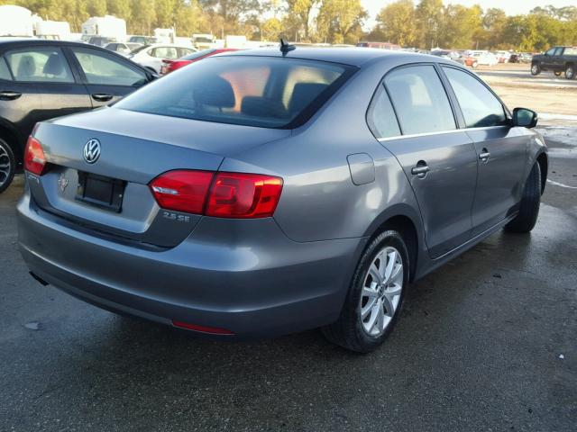 3VWDP7AJ7DM449625 - 2013 VOLKSWAGEN JETTA SE GRAY photo 4