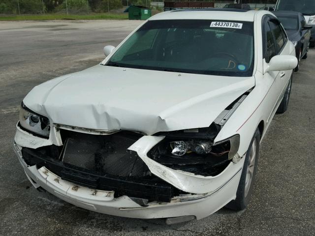 KMHFC46F36A050362 - 2006 HYUNDAI AZERA SE WHITE photo 2