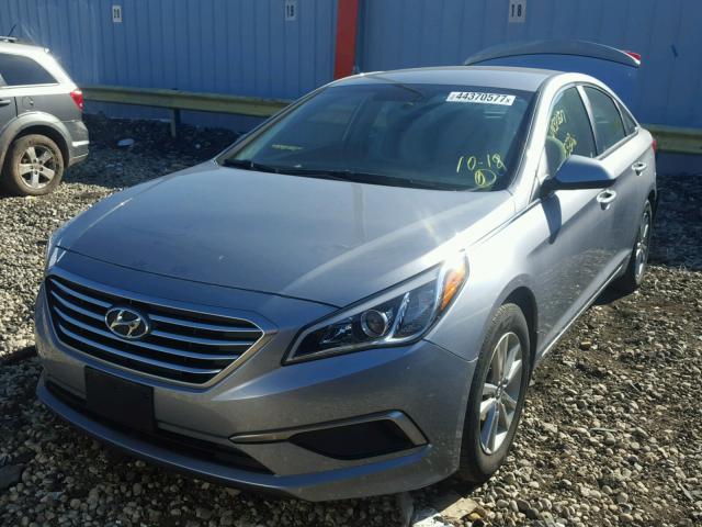 5NPE24AF3GH299202 - 2016 HYUNDAI SONATA SE SILVER photo 2