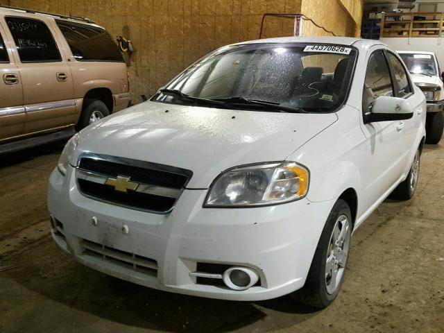 KL1TG5DE4AB072070 - 2010 CHEVROLET AVEO LT WHITE photo 2