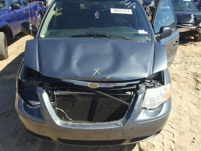 2A4GP54L47R145435 - 2007 CHRYSLER TOWN & COU GREEN photo 7