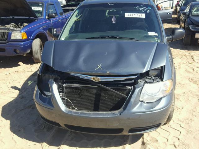 2A4GP54L47R145435 - 2007 CHRYSLER TOWN & COU GREEN photo 9