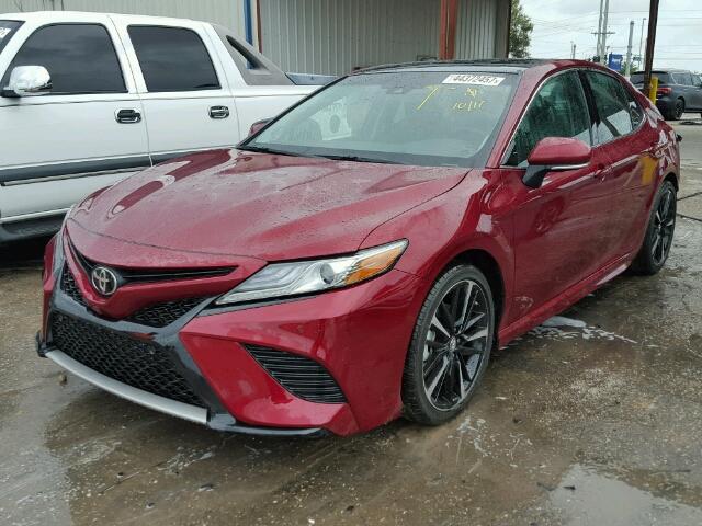 4T1B61HK8JU517975 - 2018 TOYOTA CAMRY XSE BURGUNDY photo 2