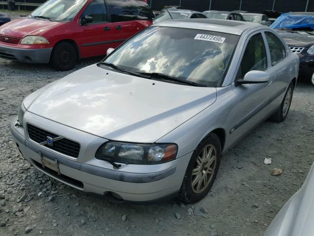 YV1RS61T542392068 - 2004 VOLVO S60 SILVER photo 2