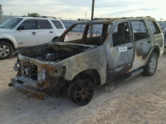 1FMEU6EE8AUA18074 - 2010 FORD EXPLORER E WHITE photo 2