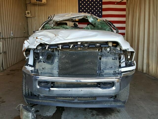 3C6UR5DL0HG588067 - 2017 RAM 2500 SLT WHITE photo 9