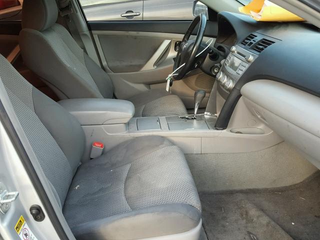 4T1BF3EK1BU765647 - 2011 TOYOTA CAMRY BASE SILVER photo 5