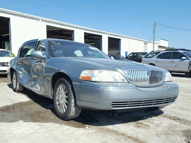 1LNHM81W84Y657737 - 2004 LINCOLN TOWN CAR E GREEN photo 1