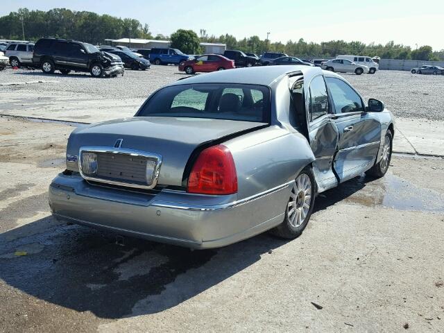 1LNHM81W84Y657737 - 2004 LINCOLN TOWN CAR E GREEN photo 4