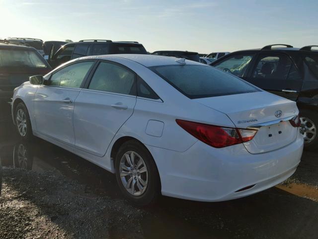 5NPEB4AC0CH354916 - 2012 HYUNDAI SONATA WHITE photo 3