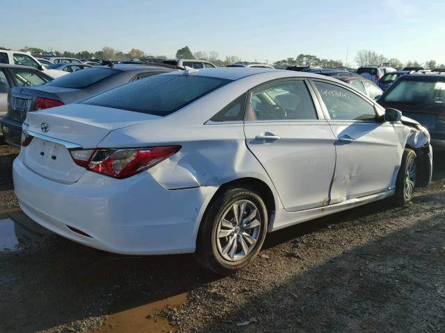 5NPEB4AC0CH354916 - 2012 HYUNDAI SONATA WHITE photo 4