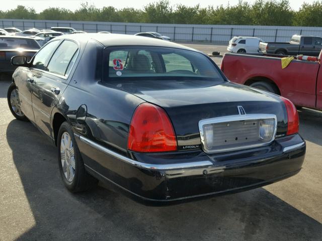 1LNHM83W03Y660675 - 2003 LINCOLN TOWN CAR C BLACK photo 3