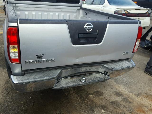 1N6BD06TX6C472211 - 2006 NISSAN FRONTIER K SILVER photo 9