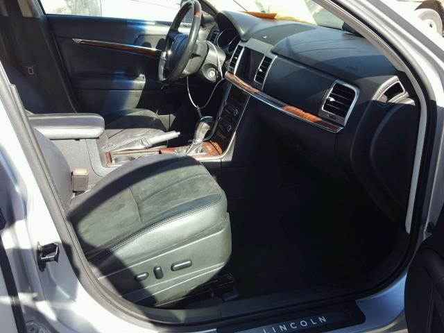 3LNHL2GC7CR803572 - 2012 LINCOLN MKZ Արծաթագույն լուսանկար 5