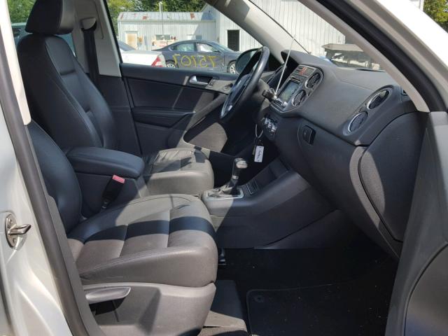 WVGBV7AX2AW002020 - 2010 VOLKSWAGEN TIGUAN SE 银色 照片 5