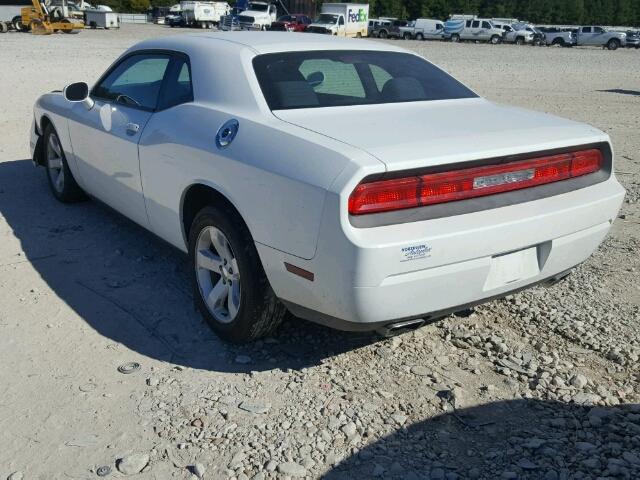 2C3CDYAG0DH607131 - 2013 DODGE CHALLENGER WHITE photo 3