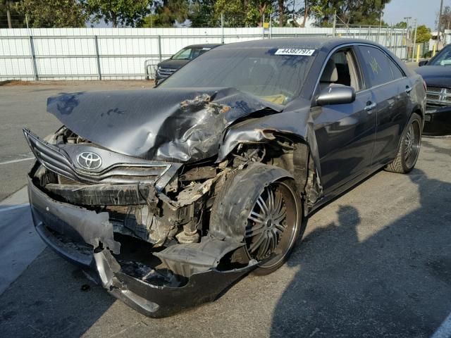 4T1BF3EK6AU113783 - 2010 TOYOTA CAMRY BASE ნაცრისფერი ფოტო 2