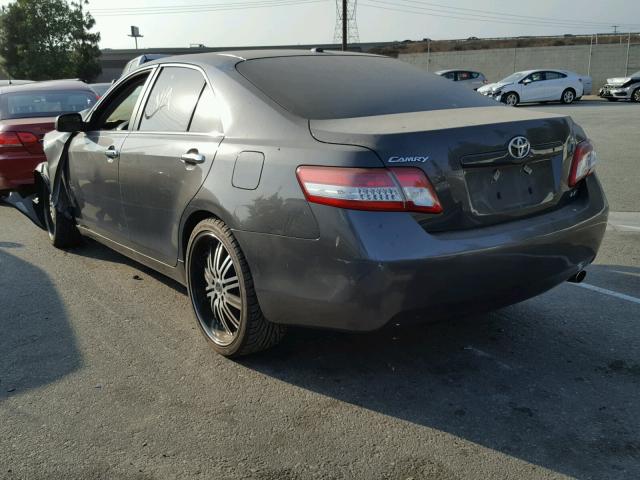 4T1BF3EK6AU113783 - 2010 TOYOTA CAMRY BASE ნაცრისფერი ფოტო 3