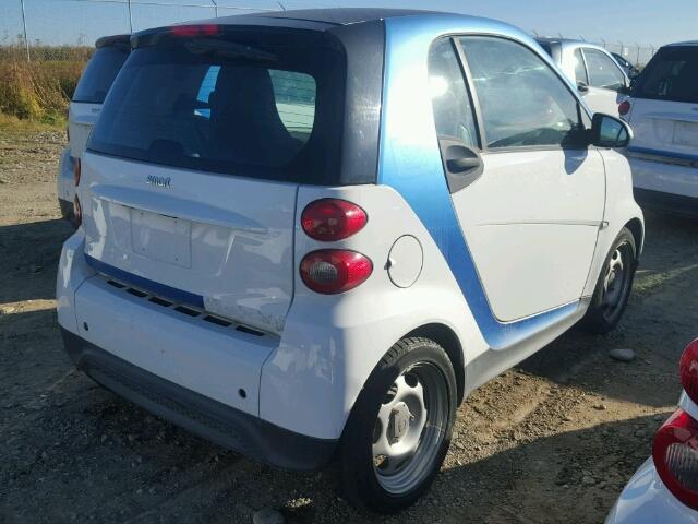 WMEEJ3BA6DK643197 - 2013 SMART FORTWO PUR WHITE photo 4