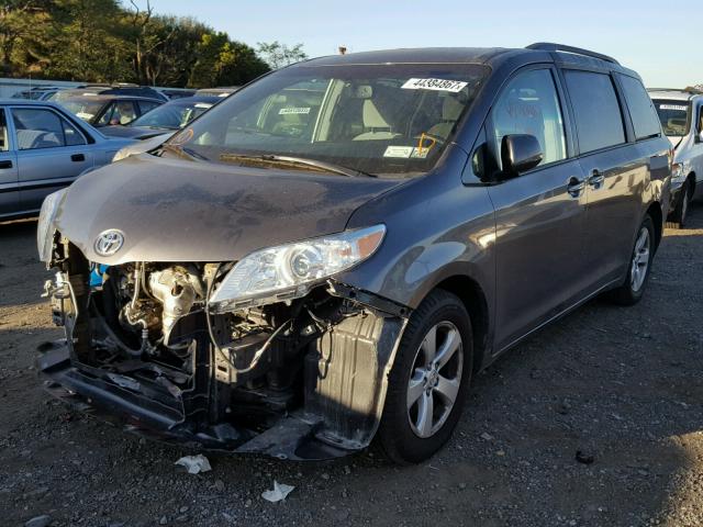 5TDKK3DC4GS737444 - 2016 TOYOTA SIENNA LE GRAY photo 2