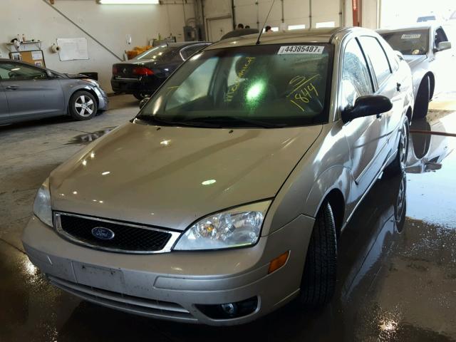 1FAFP34N96W161844 - 2006 FORD FOCUS ZX4 TAN photo 2