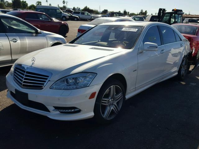 WDDNG7DBXCA421041 - 2012 MERCEDES-BENZ S 550 WHITE photo 2