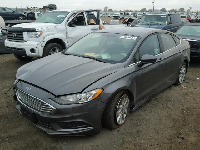 3FA6P0HD2HR313467 - 2017 FORD FUSION SE GRAY photo 2