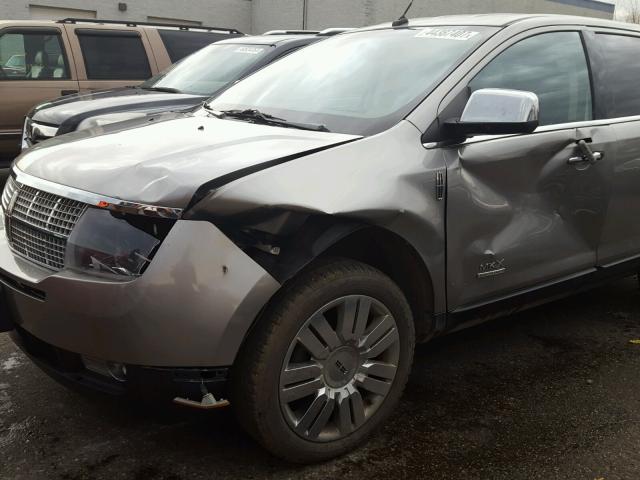 2LMDU68CX8BJ03279 - 2008 LINCOLN MKX GRAY photo 9