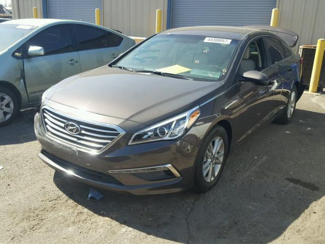 5NPE24AF8FH067421 - 2015 HYUNDAI SONATA SE BROWN photo 2