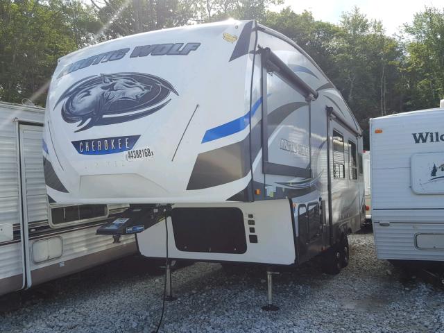 5ZT3CKSB1J2700094 - 2018 CHER 5TH WHEEL WHITE photo 2