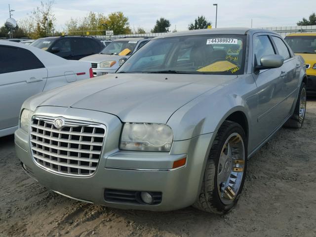 2C3JA53G15H108917 - 2005 CHRYSLER 300 TOURIN SILVER photo 2