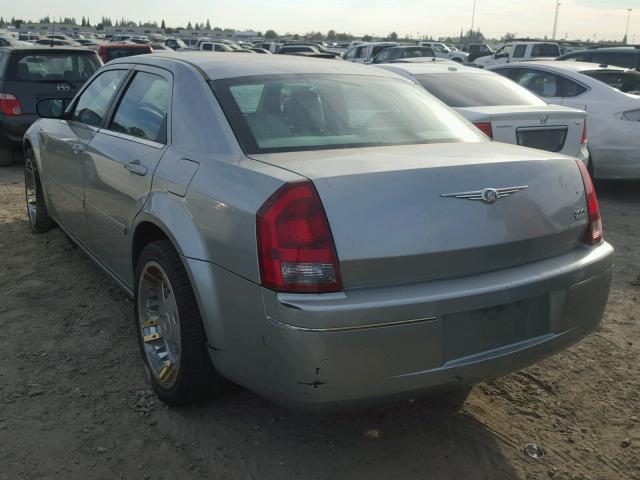 2C3JA53G15H108917 - 2005 CHRYSLER 300 TOURIN SILVER photo 3