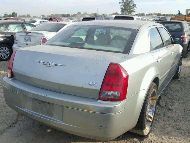 2C3JA53G15H108917 - 2005 CHRYSLER 300 TOURIN SILVER photo 4