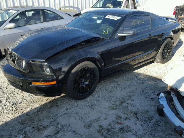 1ZVFT82H775289309 - 2007 FORD MUSTANG GT BLACK photo 2