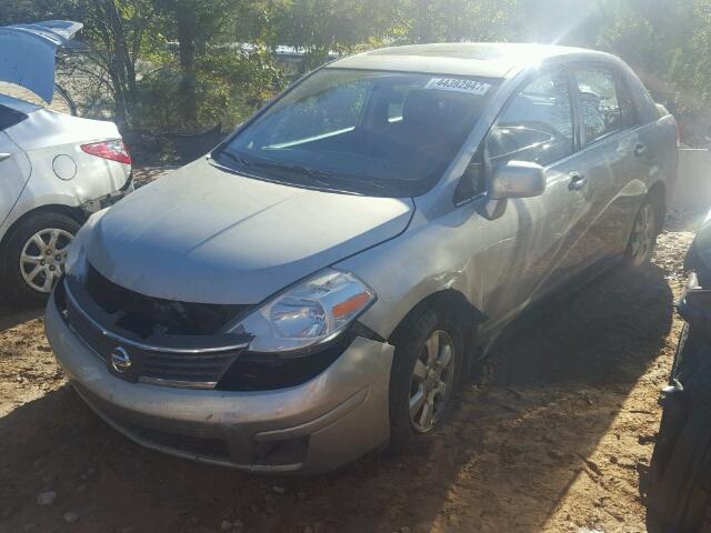 3N1BC11E78L384912 - 2008 NISSAN VERSA S GOLD photo 2