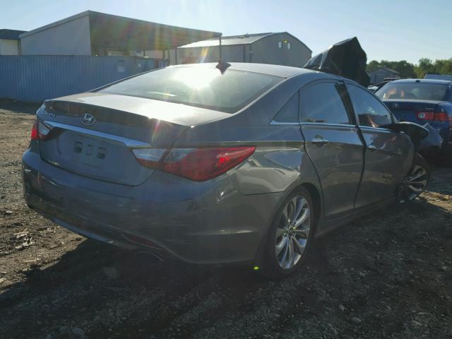 5NPEC4AC4DH558245 - 2013 HYUNDAI SONATA SE GRAY photo 4