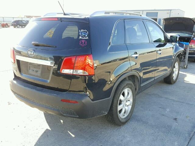 5XYKT4A26BG123290 - 2011 KIA SORENTO BA BLACK photo 4