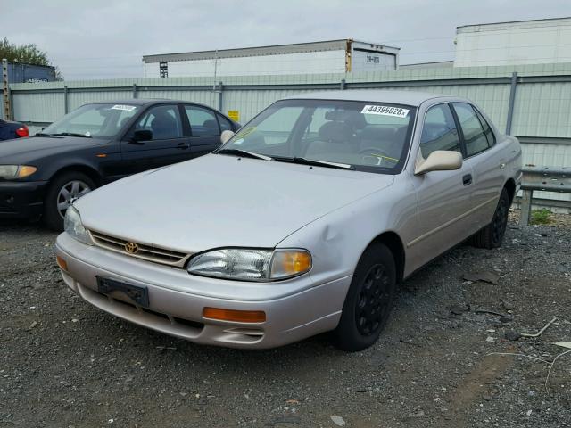 4T1BG12K8TU807416 - 1996 TOYOTA CAMRY DX TAN photo 2