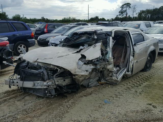 2C3KA63H36H423867 - 2006 CHRYSLER 300C BEIGE photo 2