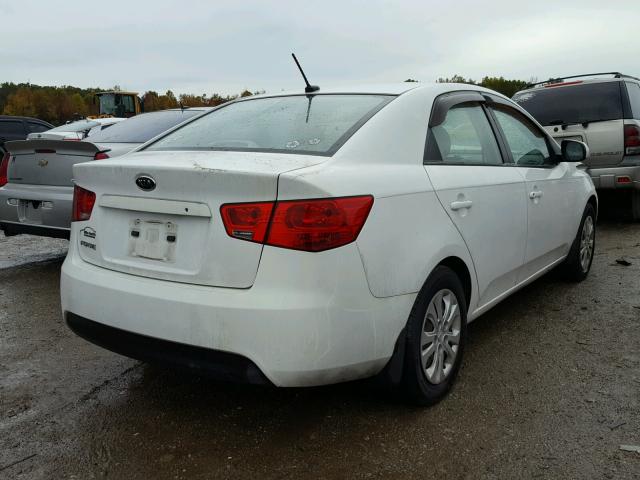 KNAFT4A27D5673303 - 2013 KIA FORTE WHITE photo 4