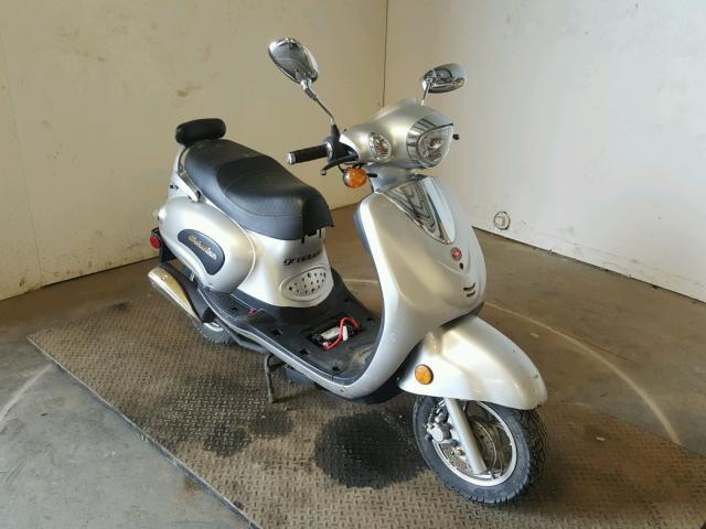 LD5TCBPA461005254 - 2006 SCHW SCOOTER SILVER photo 1